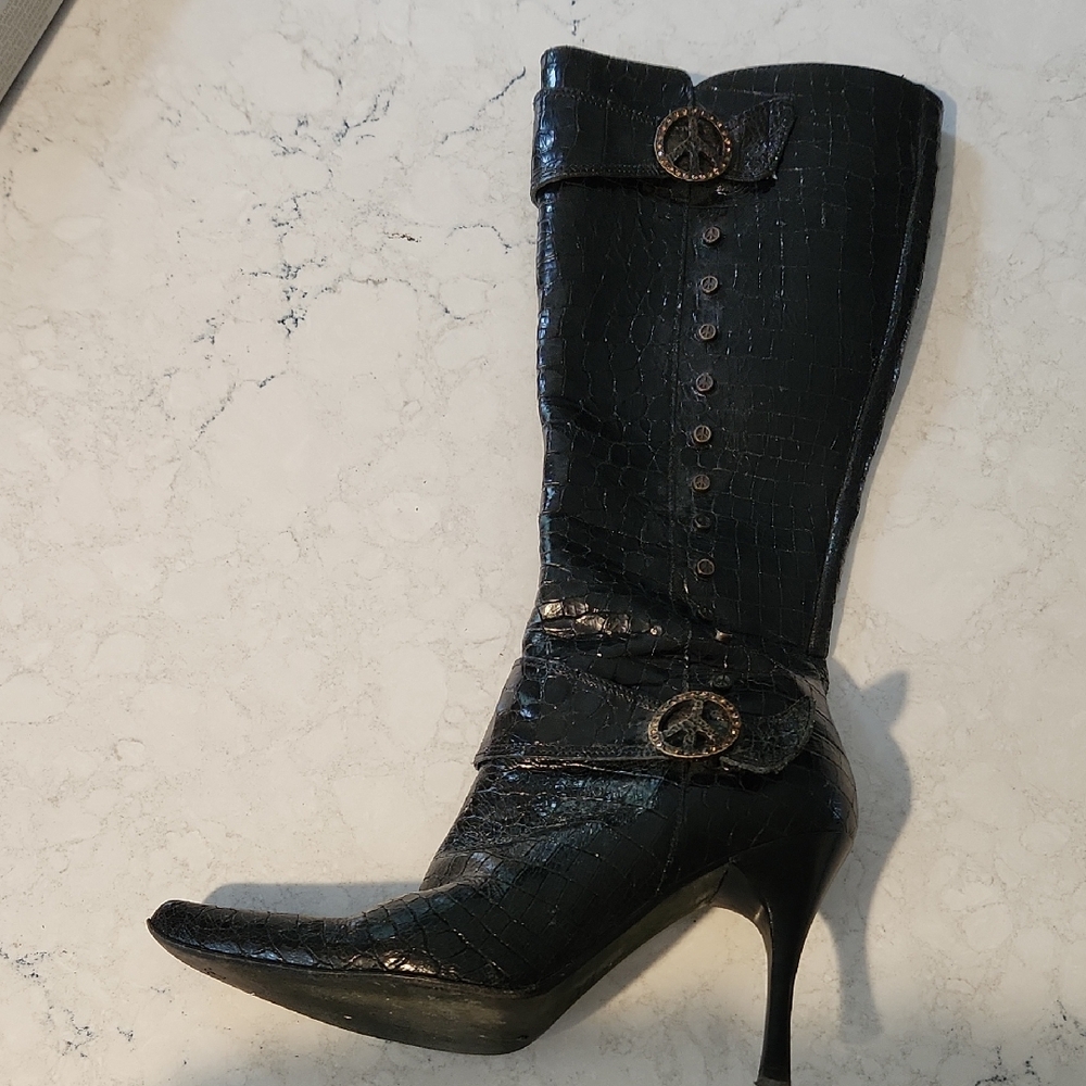 Donald J. Pliner Black Croc-Patterned Heeled Boots